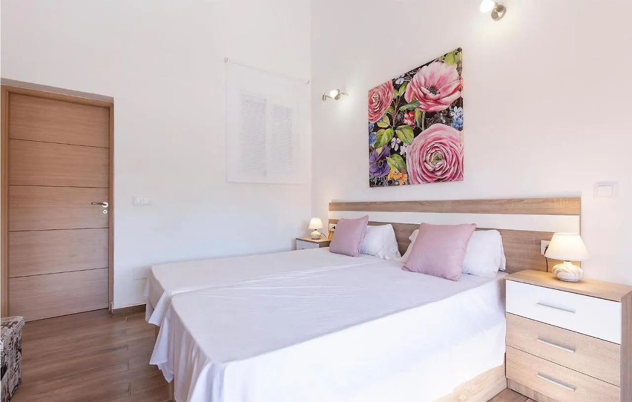 Nice Home In Mezquitilla With Swimming Pool Ferienhaus